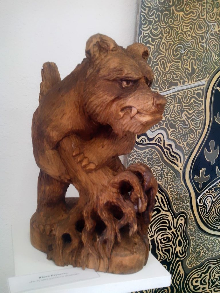Деревянная скульптура Юрия Карпенко